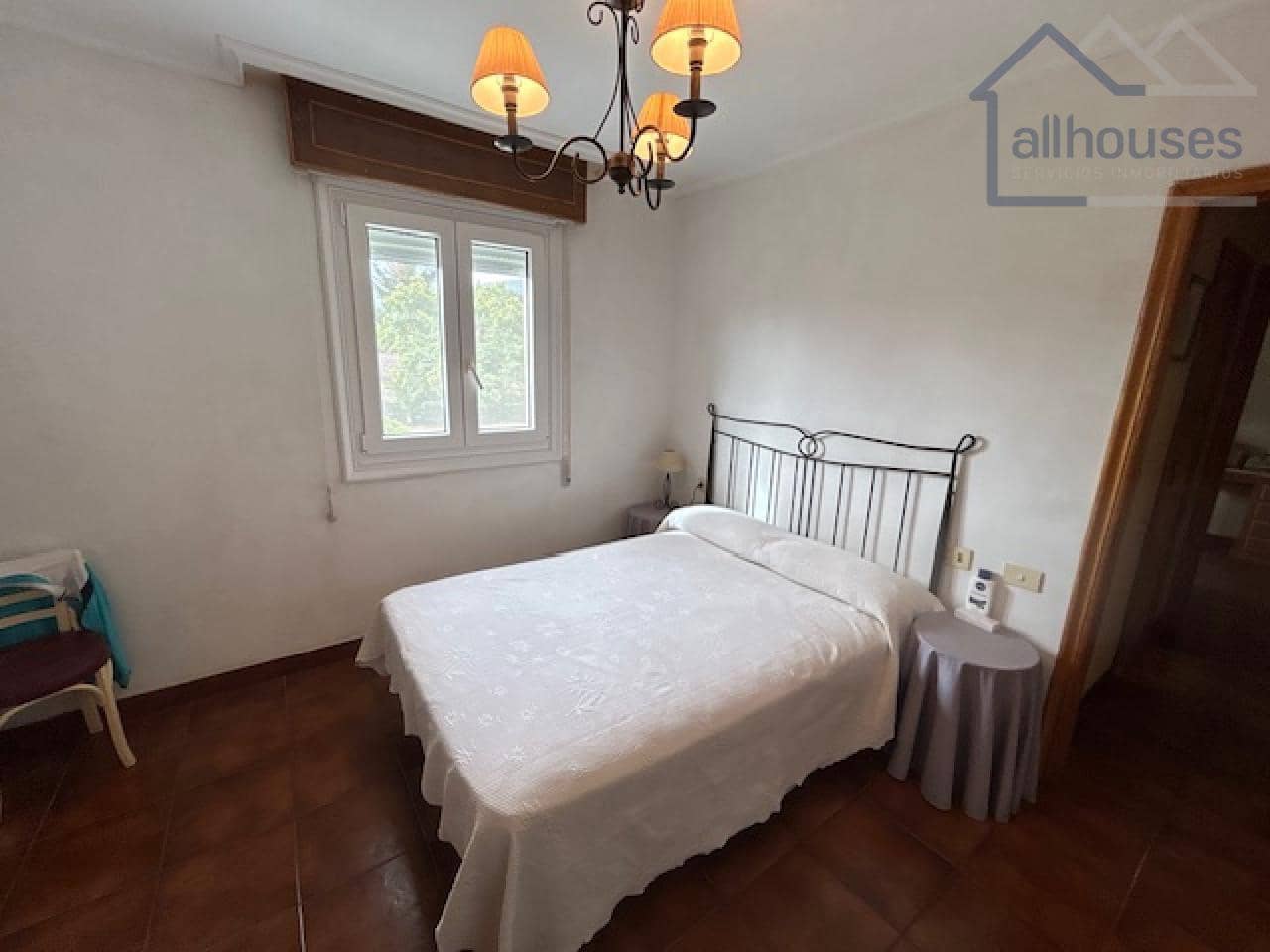 4 bedroom Townhouse for sale in Tui with garage - € 360,000 (Ref: 9417270)