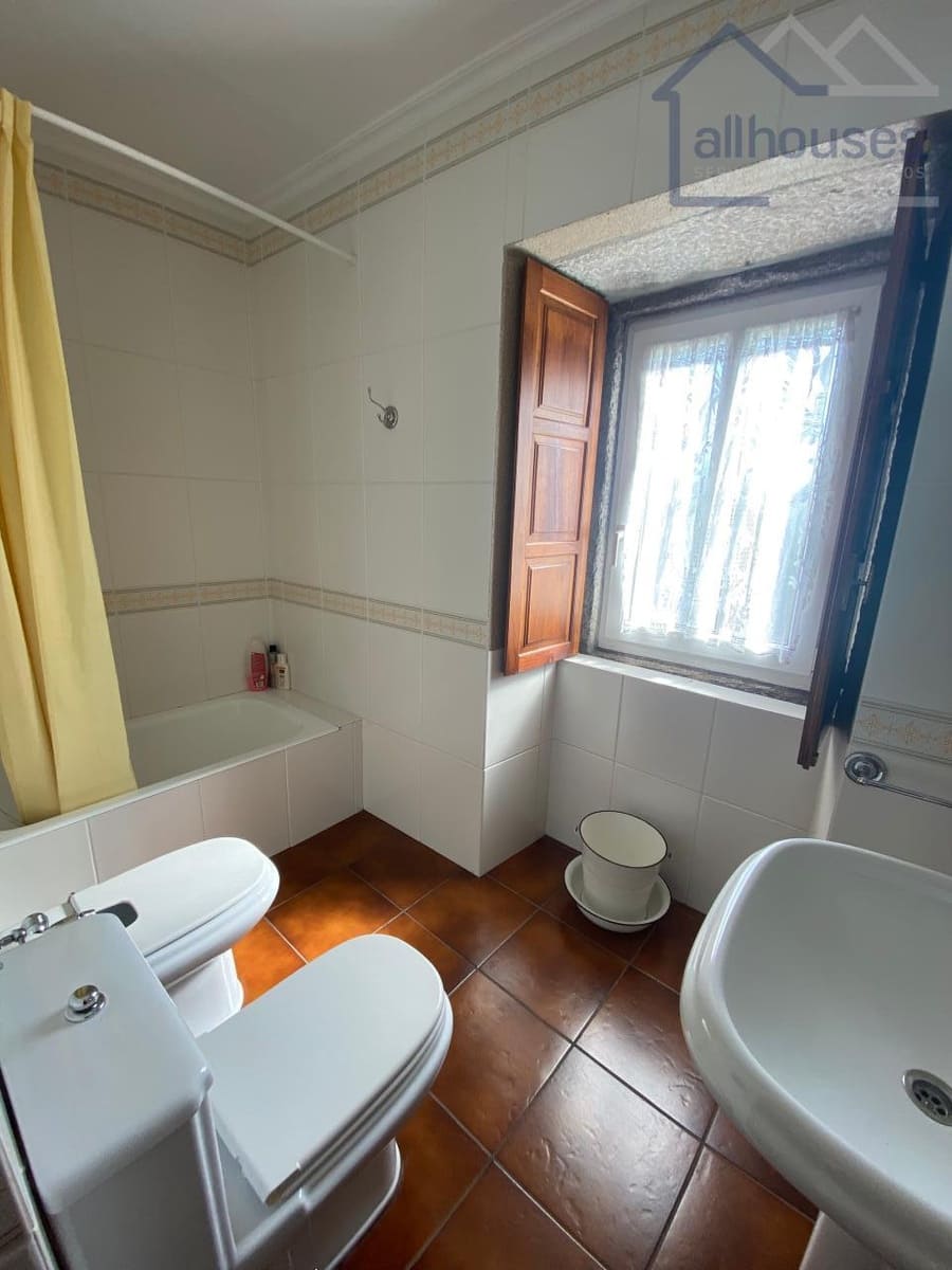 4 bedroom Townhouse for sale in Tui with garage - € 360,000 (Ref: 9417270)