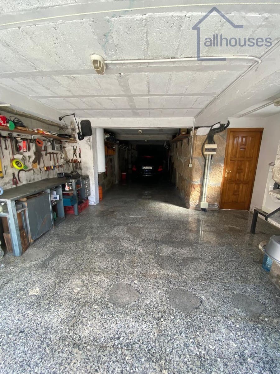 4 bedroom Townhouse for sale in Tui with garage - € 360,000 (Ref: 9417270)