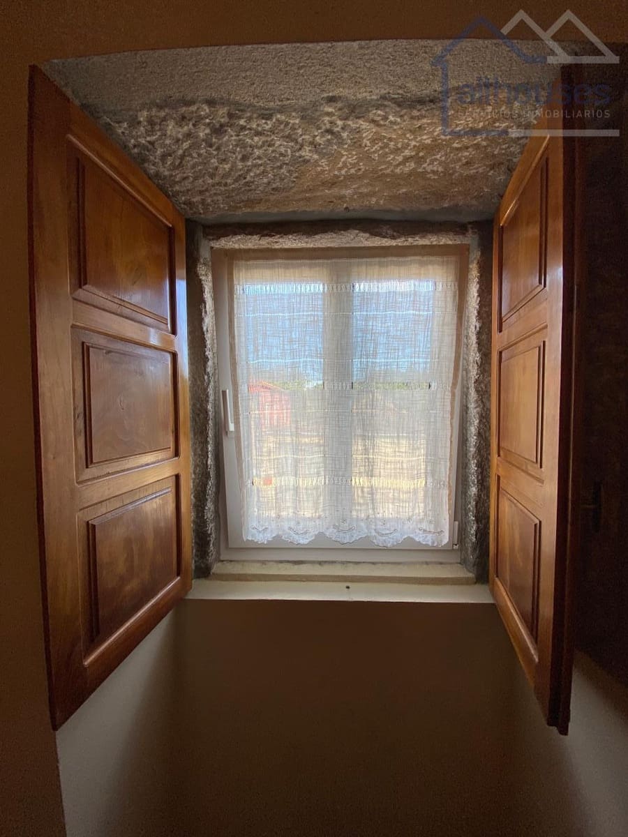 4 bedroom Townhouse for sale in Tui with garage - € 360,000 (Ref: 9417270)