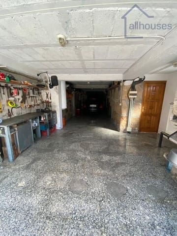 4 bedroom Townhouse for sale in Tui with garage - € 360,000 (Ref: 9417270)