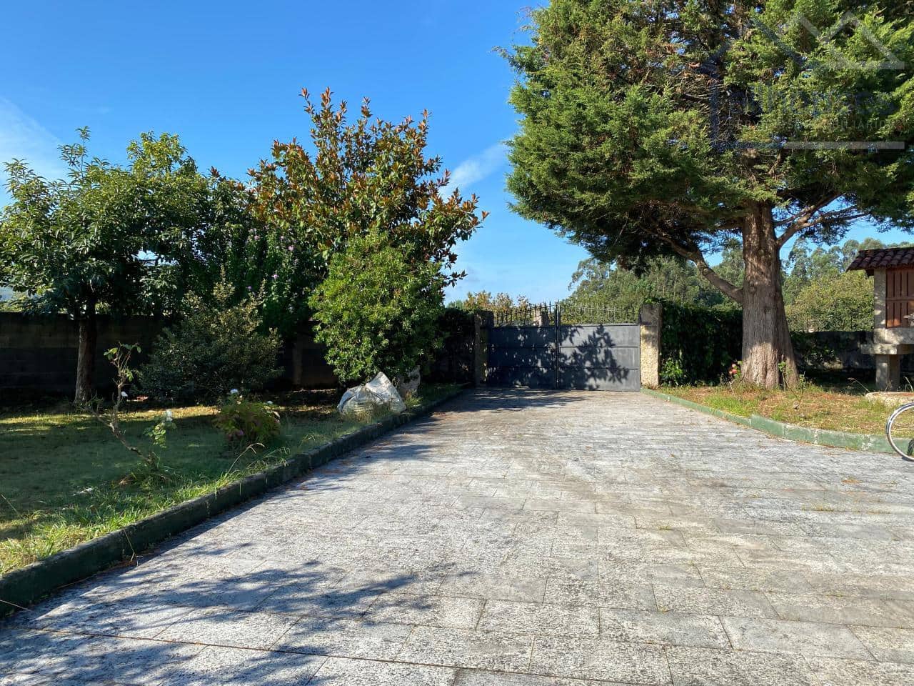 4 bedroom Townhouse for sale in Tui with garage - € 360,000 (Ref: 9417270)