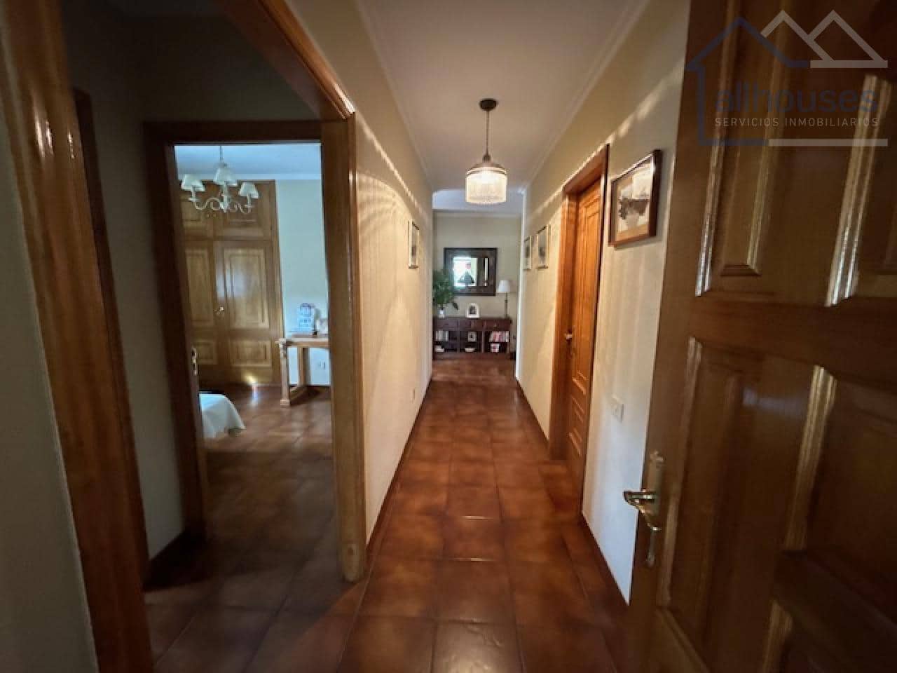 4 bedroom Townhouse for sale in Tui with garage - € 360,000 (Ref: 9417270)