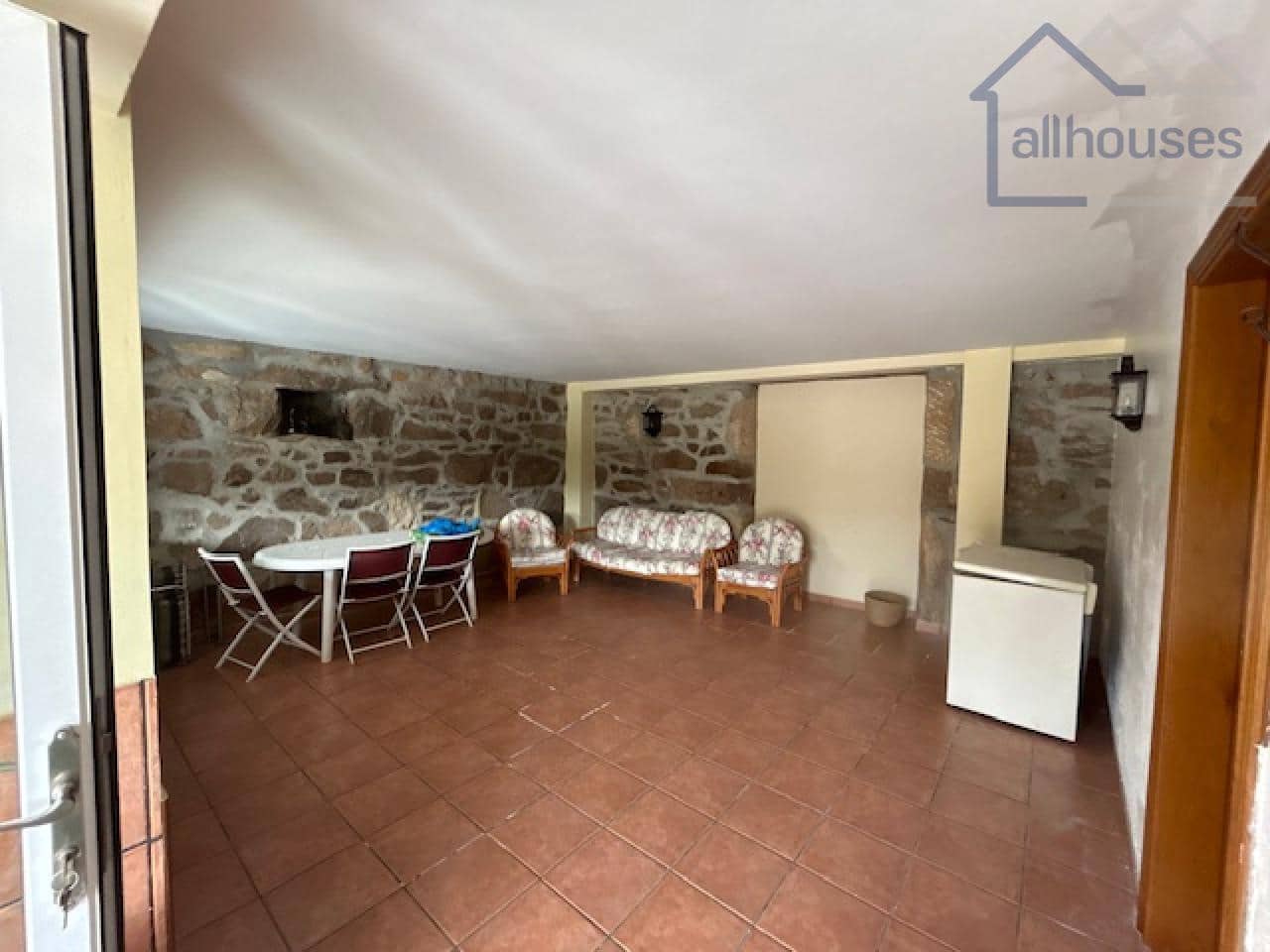 4 bedroom Townhouse for sale in Tui with garage - € 360,000 (Ref: 9417270)