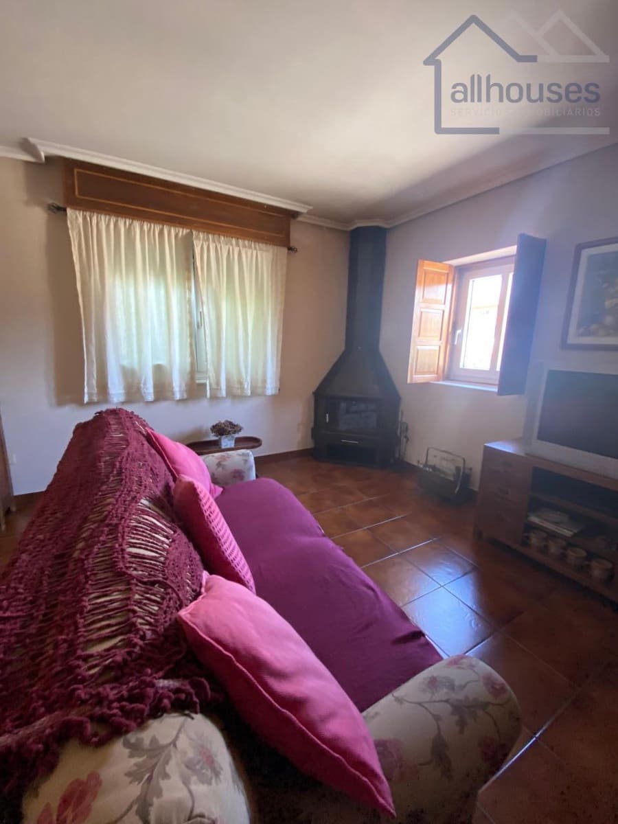 4 bedroom Townhouse for sale in Tui with garage - € 360,000 (Ref: 9417270)