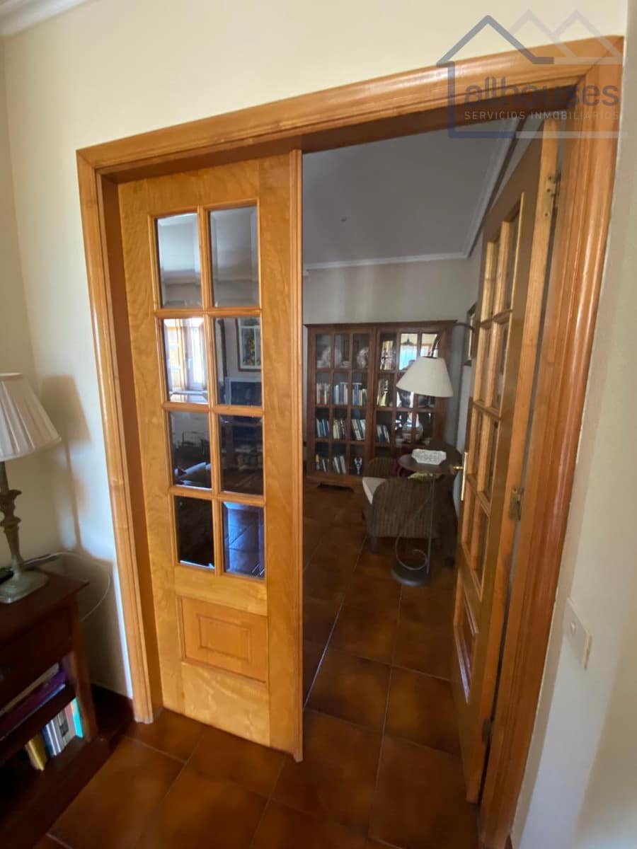 4 bedroom Townhouse for sale in Tui with garage - € 360,000 (Ref: 9417270)