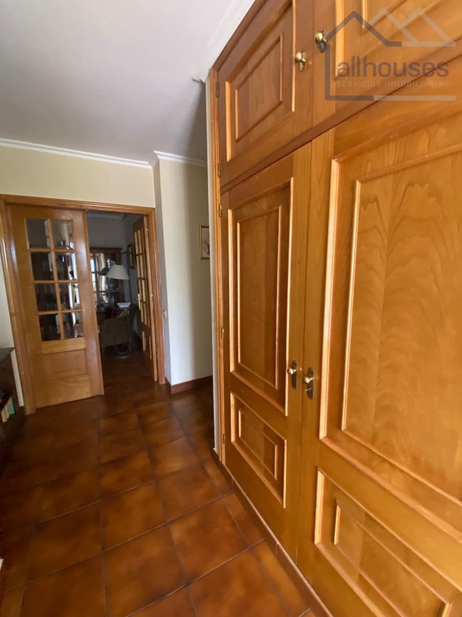 4 bedroom Townhouse for sale in Tui with garage - € 360,000 (Ref: 9417270)