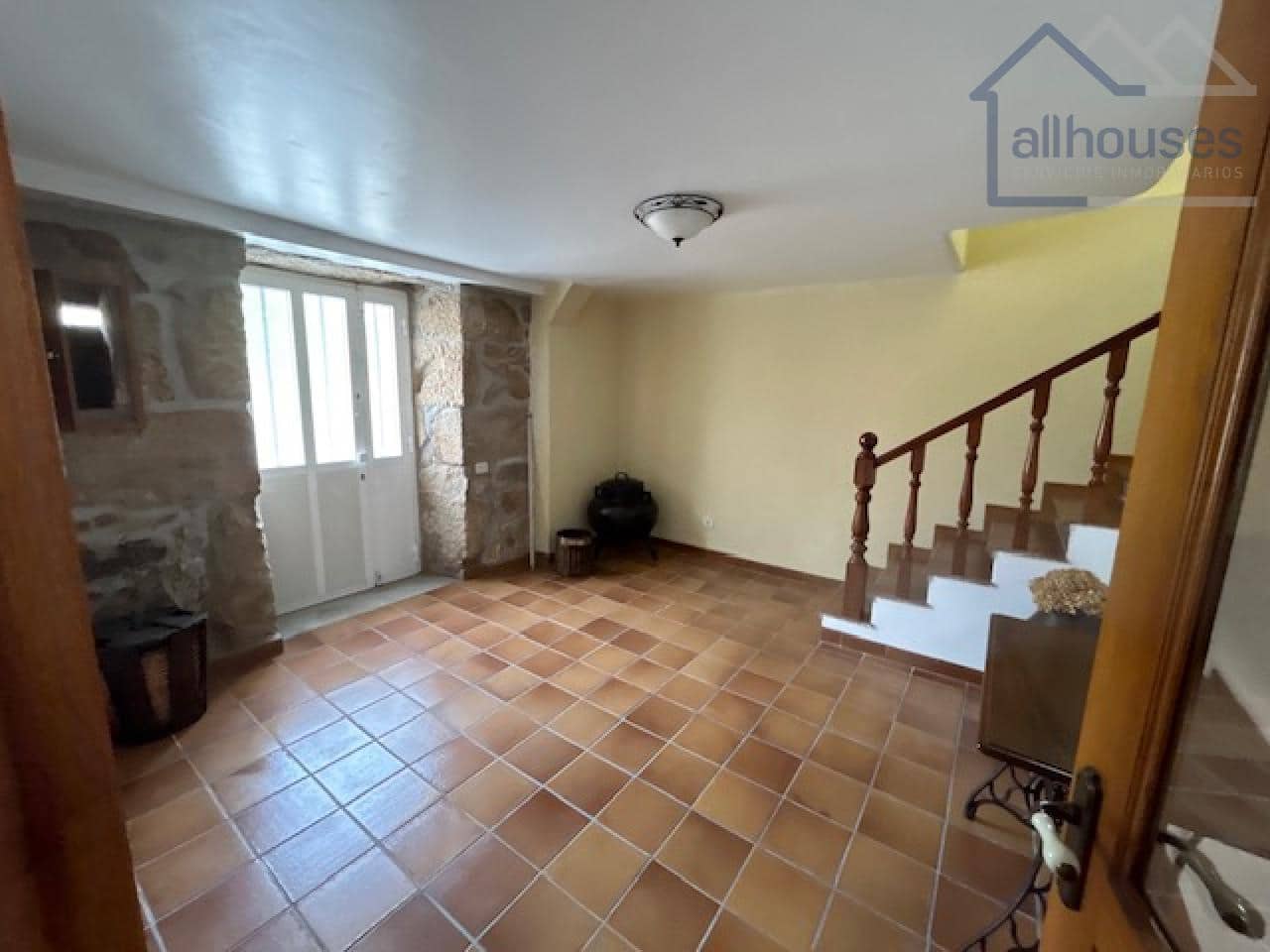 4 bedroom Townhouse for sale in Tui with garage - € 360,000 (Ref: 9417270)