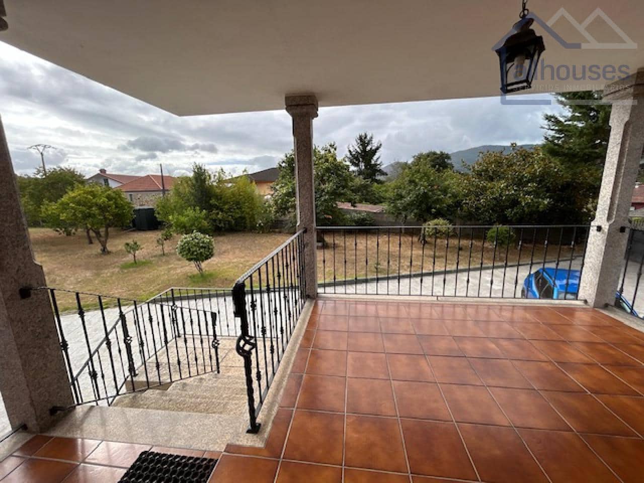 4 bedroom Townhouse for sale in Tui with garage - € 360,000 (Ref: 9417270)