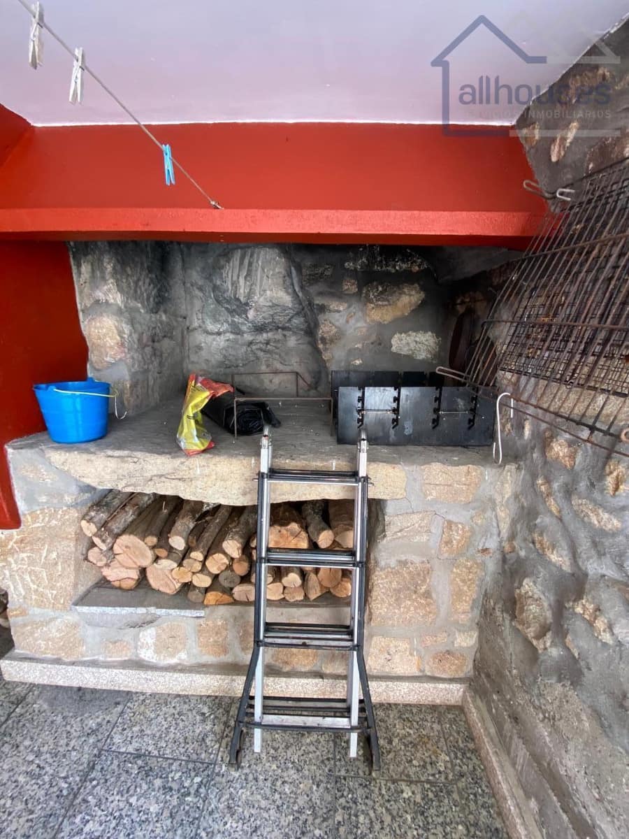 4 bedroom Townhouse for sale in Tui with garage - € 360,000 (Ref: 9417270)