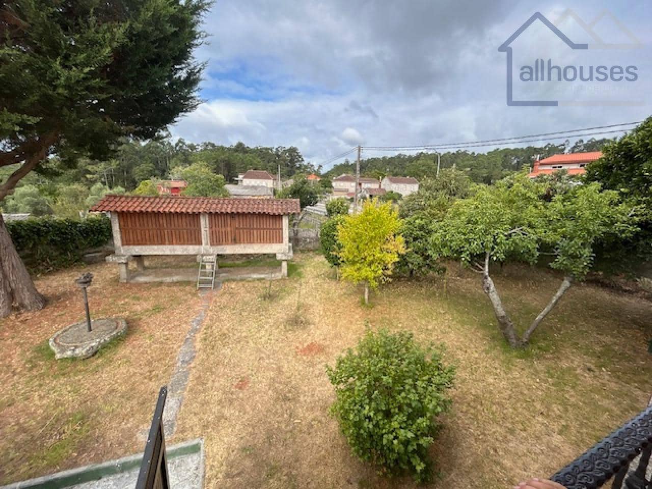 4 bedroom Townhouse for sale in Tui with garage - € 360,000 (Ref: 9417270)