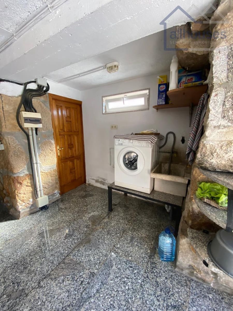 4 bedroom Townhouse for sale in Tui with garage - € 360,000 (Ref: 9417270)