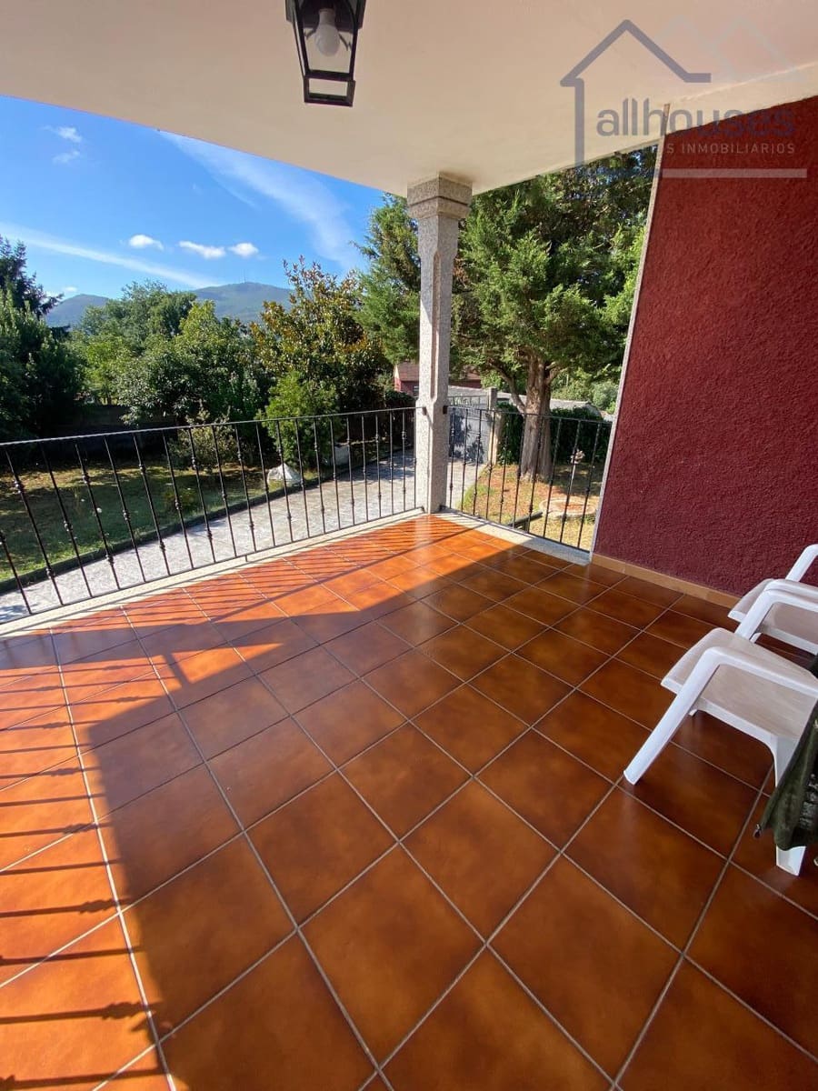 4 bedroom Townhouse for sale in Tui with garage - € 360,000 (Ref: 9417270)