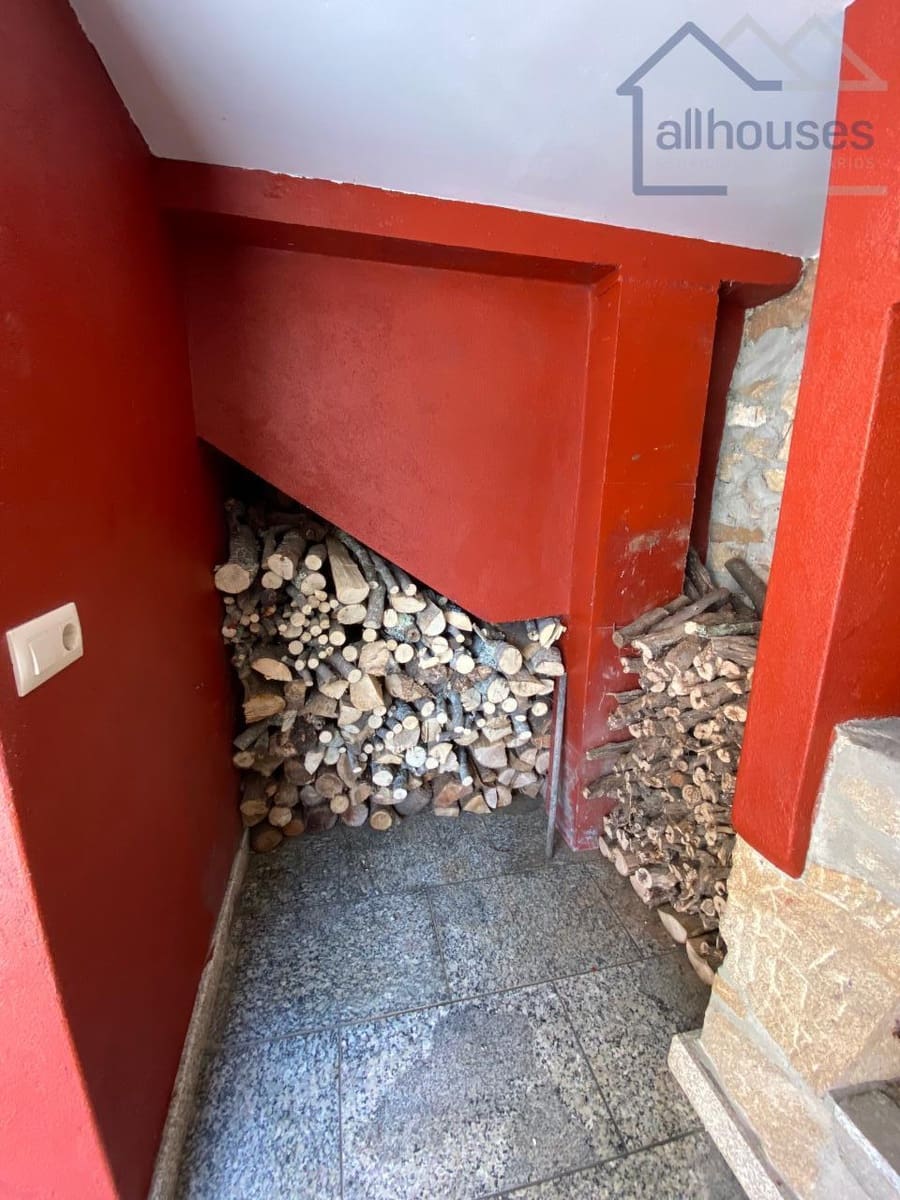 4 bedroom Townhouse for sale in Tui with garage - € 360,000 (Ref: 9417270)