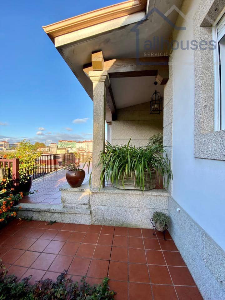 4 bedroom Townhouse for sale in Tui with garage - € 415,000 (Ref: 9417271)