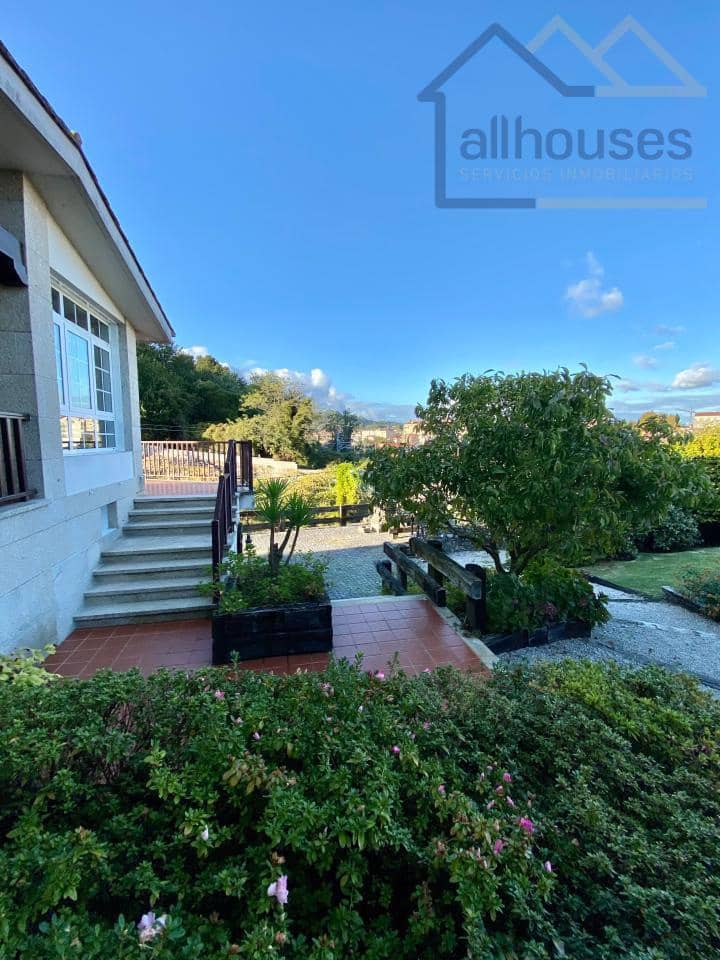 4 bedroom Townhouse for sale in Tui with garage - € 415,000 (Ref: 9417271)