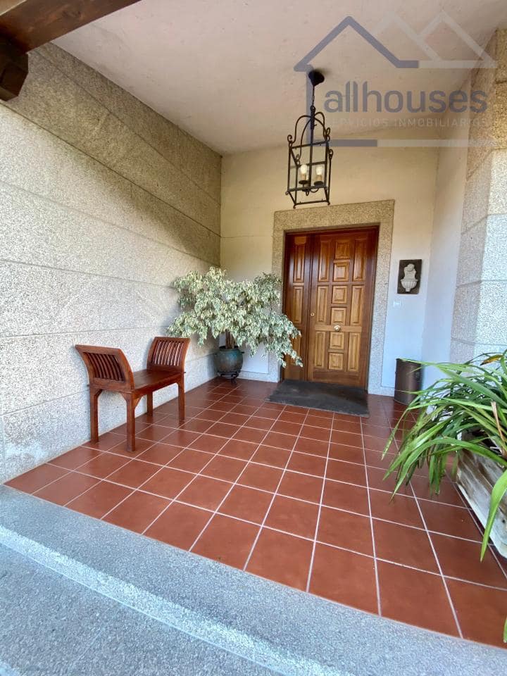4 bedroom Townhouse for sale in Tui with garage - € 415,000 (Ref: 9417271)