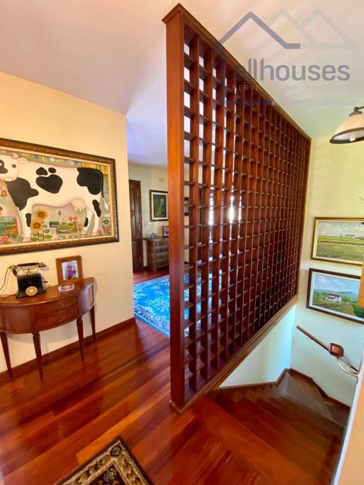 4 bedroom Townhouse for sale in Tui with garage - € 415,000 (Ref: 9417271)