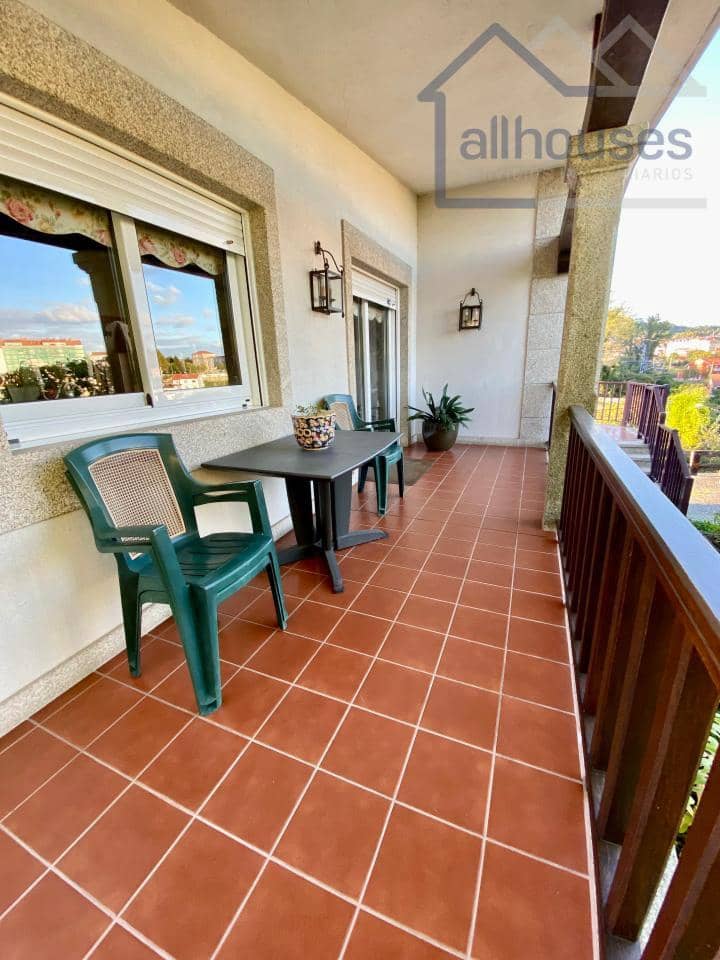 4 bedroom Townhouse for sale in Tui with garage - € 415,000 (Ref: 9417271)