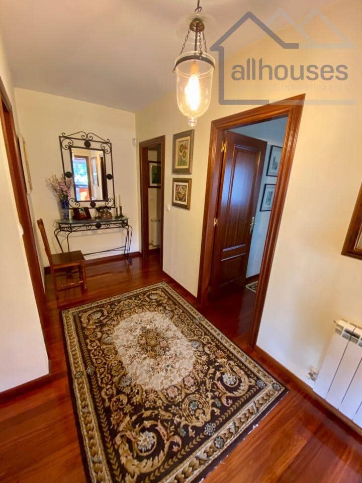 4 bedroom Townhouse for sale in Tui with garage - € 415,000 (Ref: 9417271)