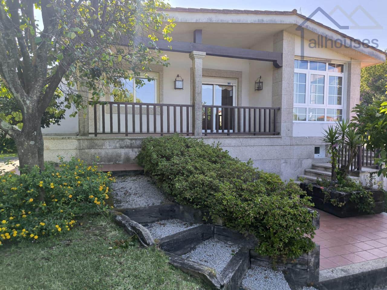 4 bedroom Townhouse for sale in Tui with garage - € 415,000 (Ref: 9417271)