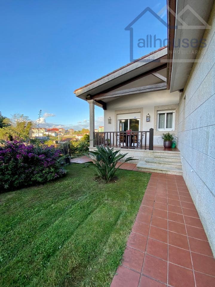 4 bedroom Townhouse for sale in Tui with garage - € 415,000 (Ref: 9417271)