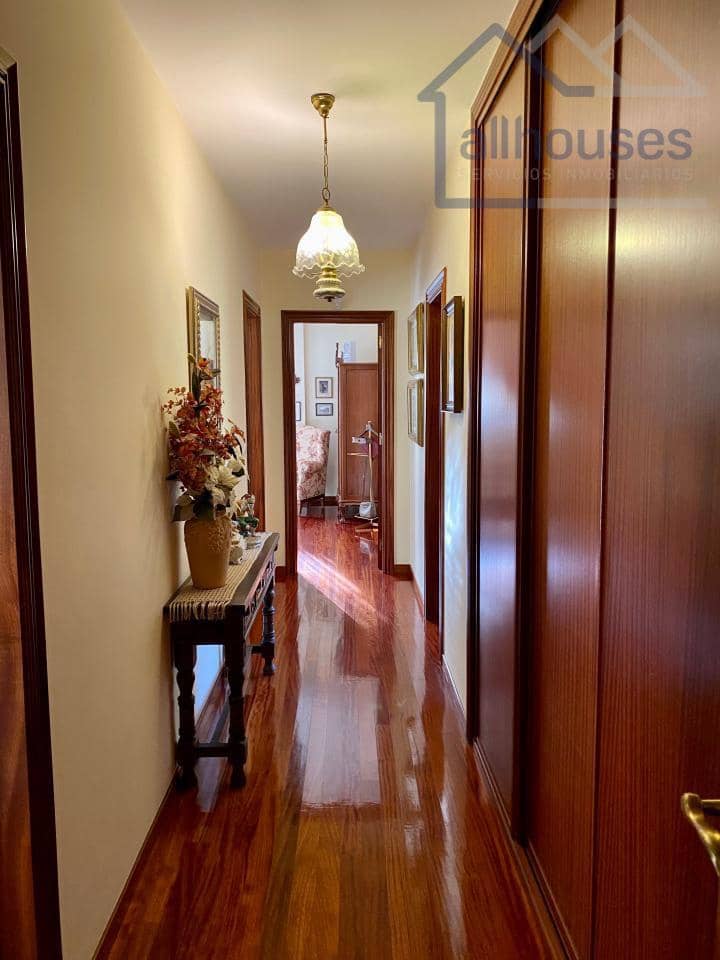 4 bedroom Townhouse for sale in Tui with garage - € 415,000 (Ref: 9417271)