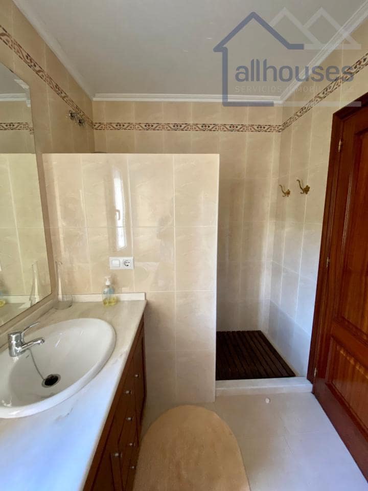 4 bedroom Townhouse for sale in Tui with garage - € 415,000 (Ref: 9417271)