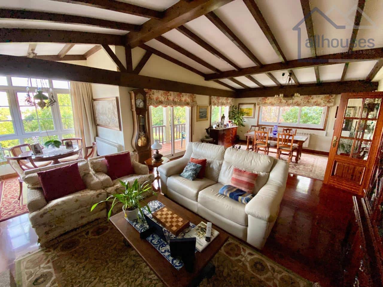 4 bedroom Townhouse for sale in Tui with garage - € 415,000 (Ref: 9417271)