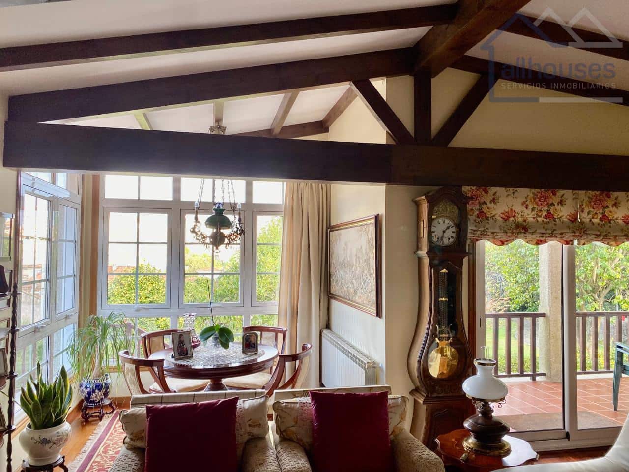 4 bedroom Townhouse for sale in Tui with garage - € 415,000 (Ref: 9417271)