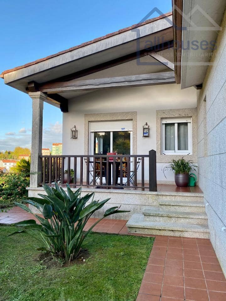 4 bedroom Townhouse for sale in Tui with garage - € 415,000 (Ref: 9417271)