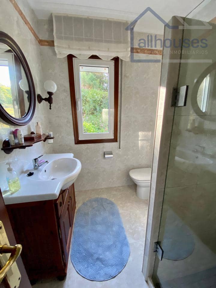 4 bedroom Townhouse for sale in Tui with garage - € 415,000 (Ref: 9417271)