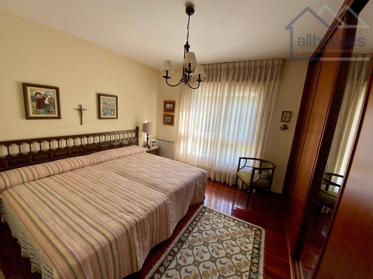 4 bedroom Townhouse for sale in Tui with garage - € 415,000 (Ref: 9417271)