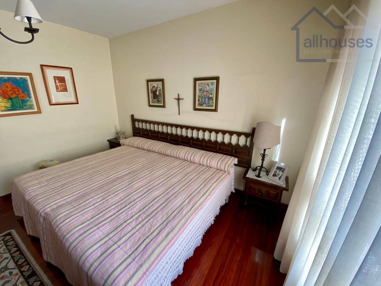 4 bedroom Townhouse for sale in Tui with garage - € 415,000 (Ref: 9417271)