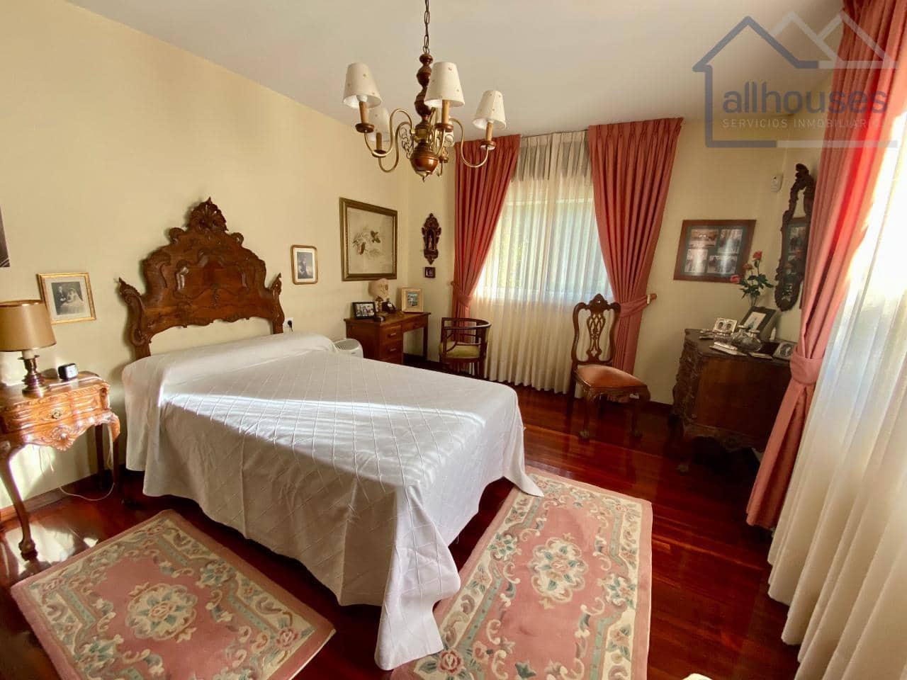 4 bedroom Townhouse for sale in Tui with garage - € 415,000 (Ref: 9417271)