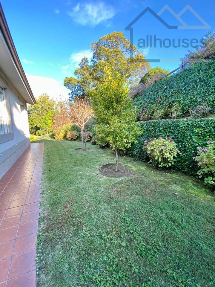 4 bedroom Townhouse for sale in Tui with garage - € 415,000 (Ref: 9417271)