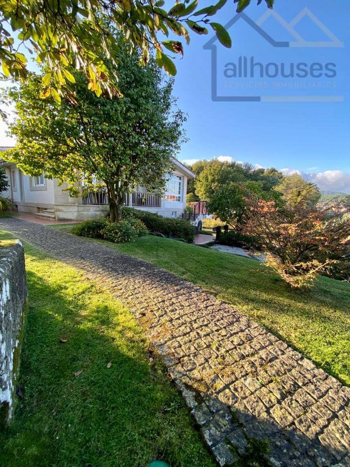 4 bedroom Townhouse for sale in Tui with garage - € 415,000 (Ref: 9417271)