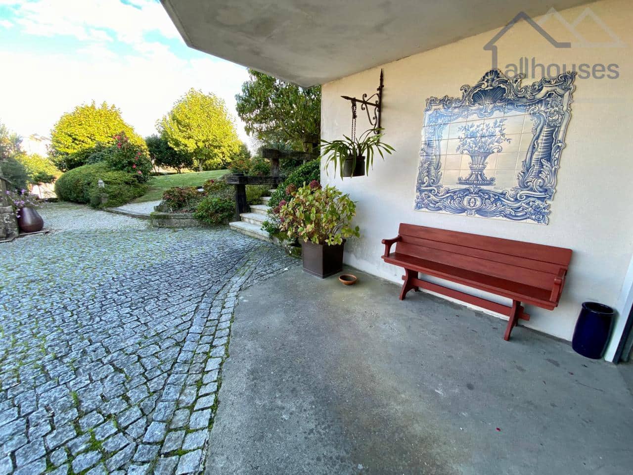 4 bedroom Townhouse for sale in Tui with garage - € 415,000 (Ref: 9417271)