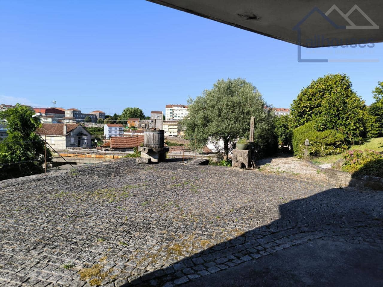 4 bedroom Townhouse for sale in Tui with garage - € 415,000 (Ref: 9417271)