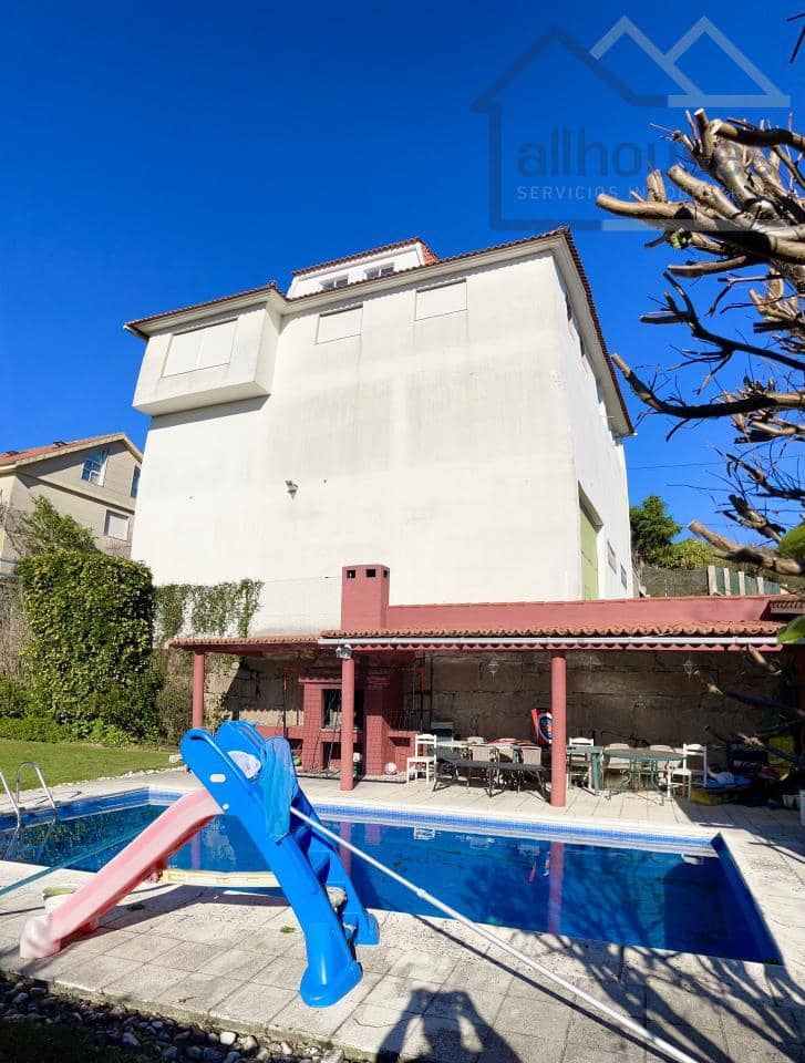 5 bedroom Townhouse for sale in Gondomar with pool garage - € 450,000 (Ref: 9417273)