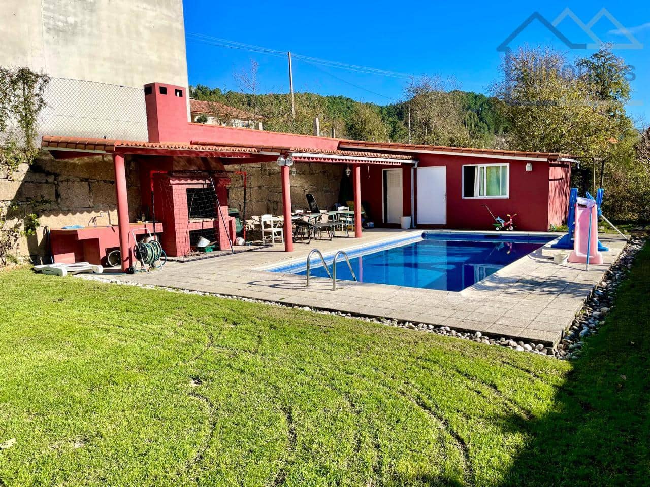 5 bedroom Townhouse for sale in Gondomar with pool garage - € 450,000 (Ref: 9417273)