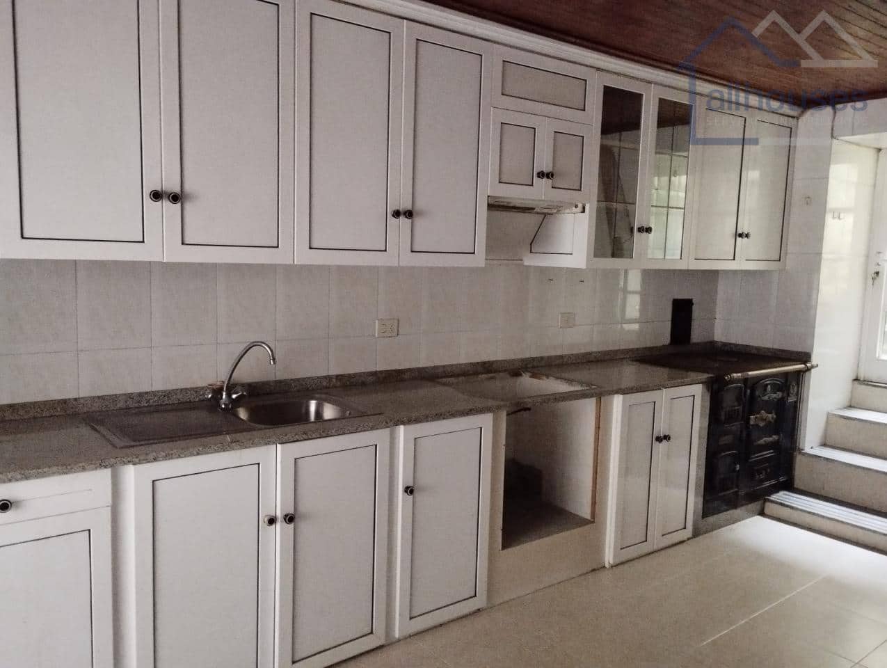 3 bedroom Townhouse for sale in A Guarda - € 75,000 (Ref: 9417274)