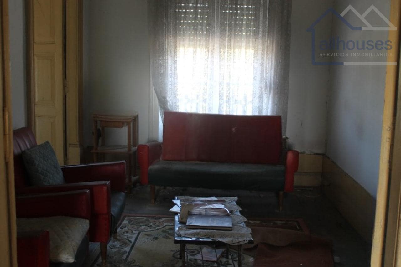 6 bedroom Townhouse for sale in O Rosal - € 125,000 (Ref: 9417275)