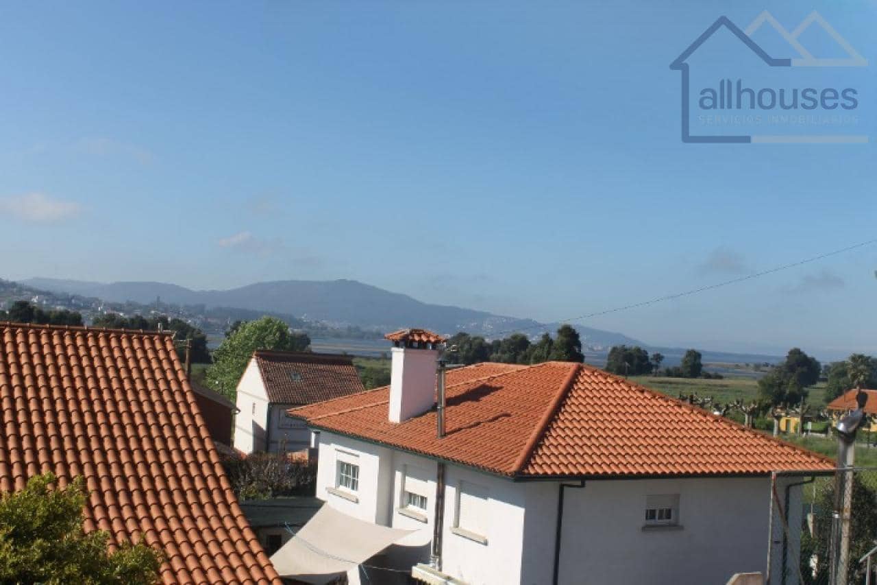 6 bedroom Townhouse for sale in O Rosal - € 125,000 (Ref: 9417275)