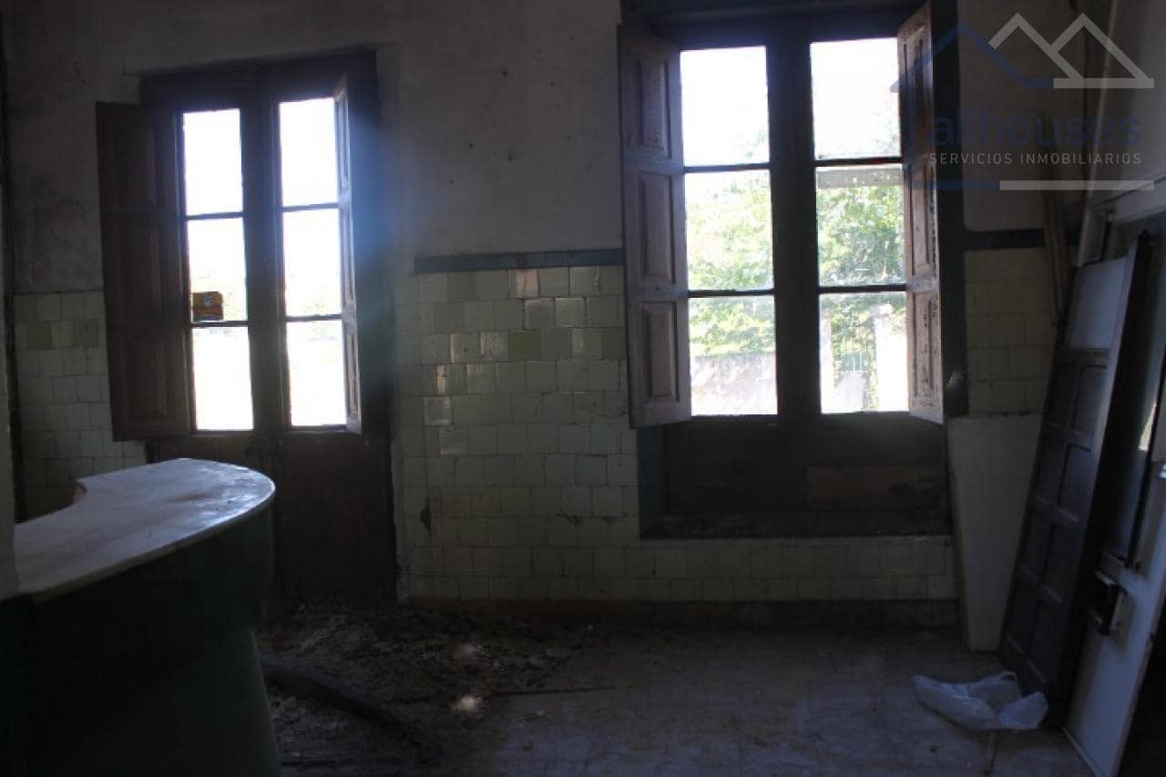 6 bedroom Townhouse for sale in O Rosal - € 125,000 (Ref: 9417275)