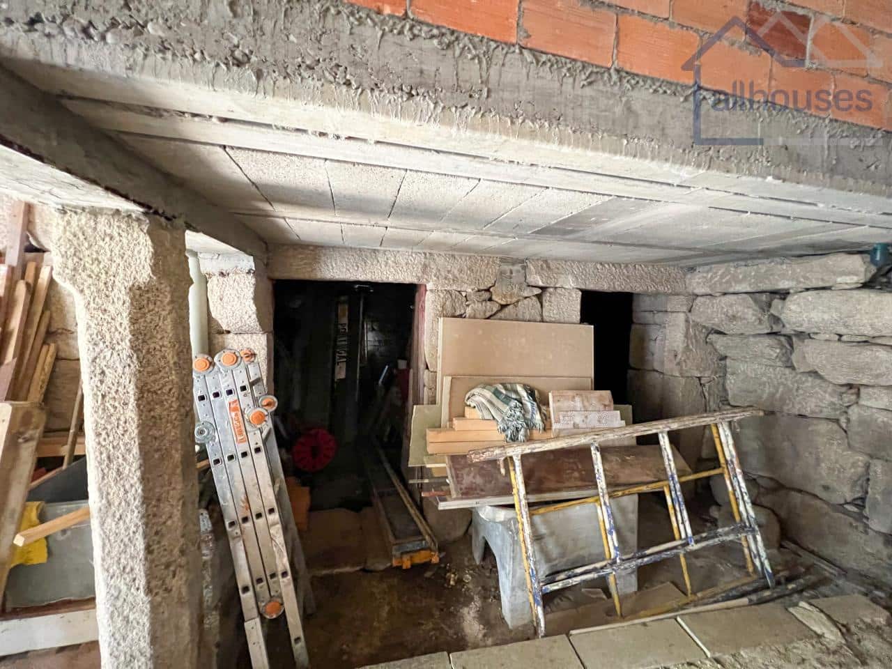 3 bedroom Finca/Country House for sale in Covelo - € 120,000 (Ref: 9417276)