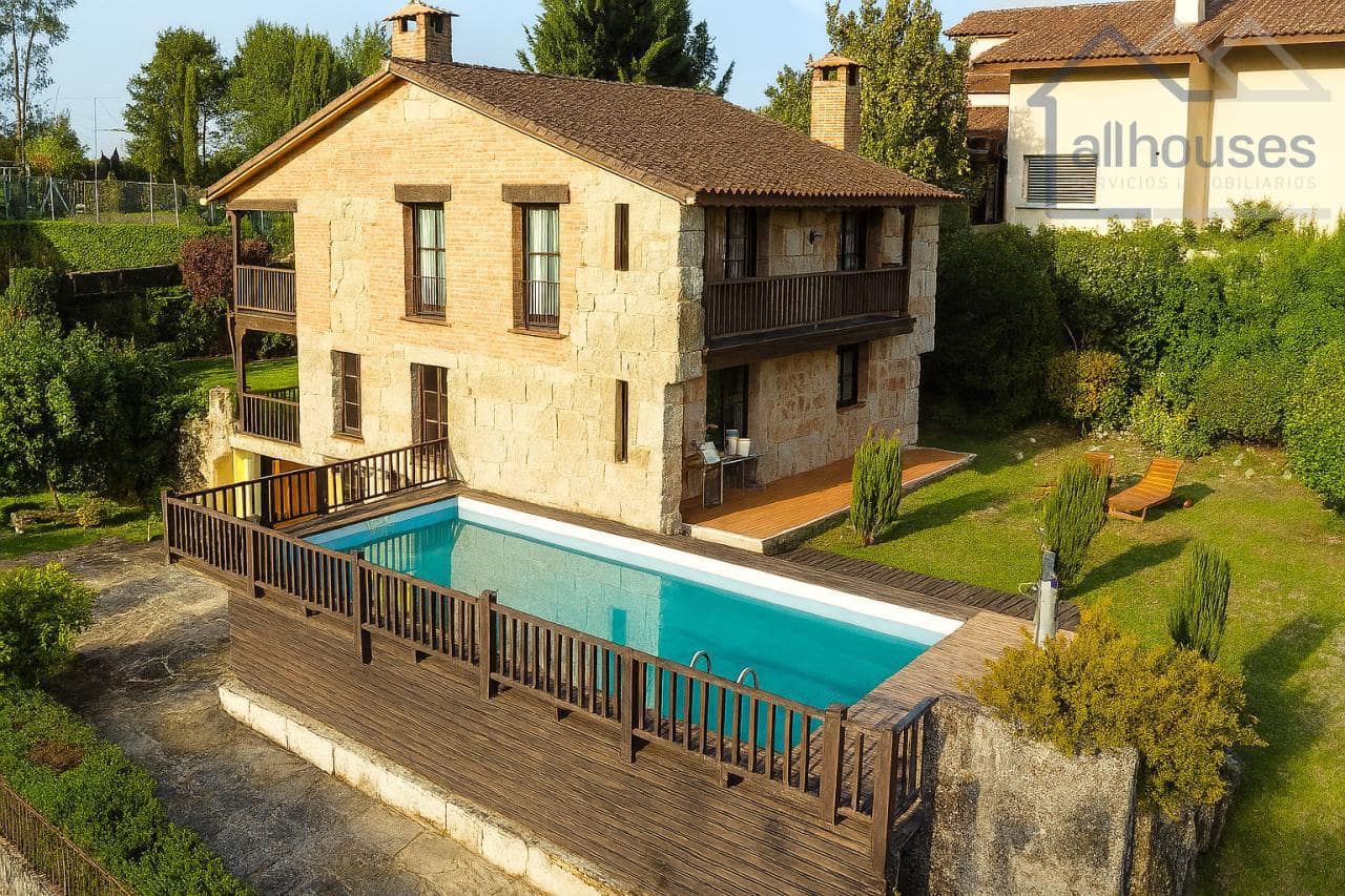 Chalet de 4 habitaciones en Mondariz-Balneario en venta con piscina garaje - 450.000 € (Ref: 9417277)