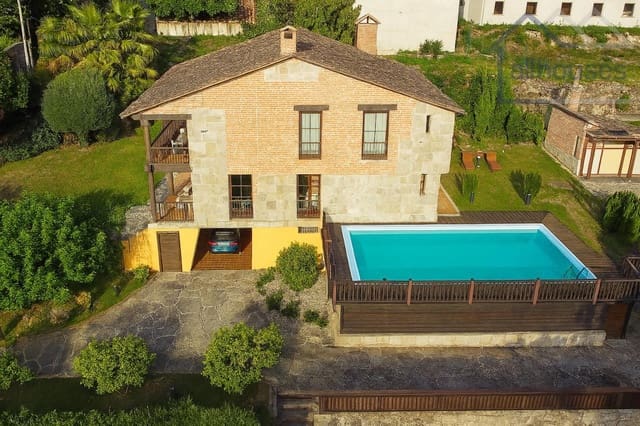 Chalet de 4 habitaciones en Mondariz-Balneario en venta con piscina garaje - 450.000 € (Ref: 9417277)