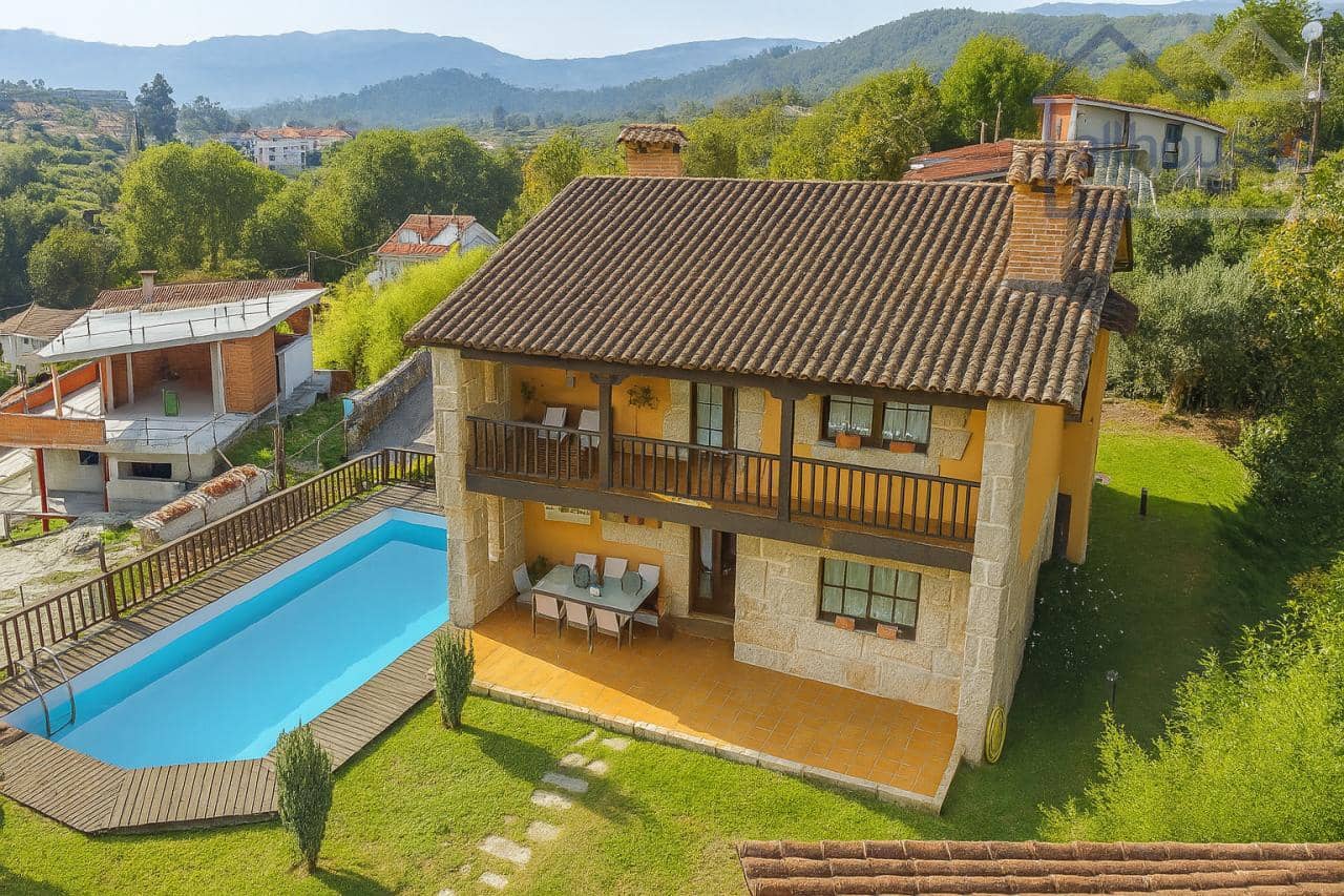 Chalet de 4 habitaciones en Mondariz-Balneario en venta con piscina garaje - 450.000 € (Ref: 9417277)