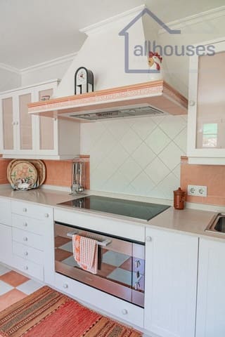 5 bedroom Villa for sale in Baiona with pool garage - € 998,000 (Ref: 9417278)